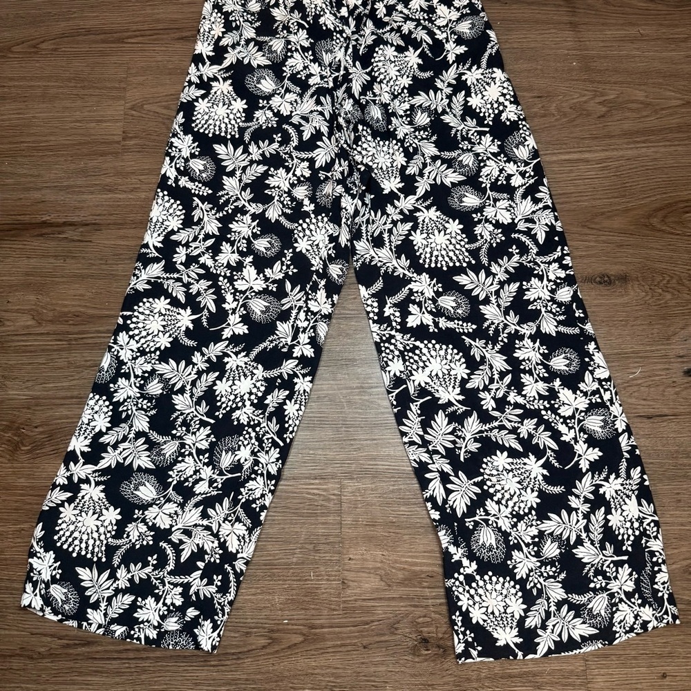 LOFT Black & White Floral Wide Leg Pants XS 100% Viscose - Picture 3 of 10